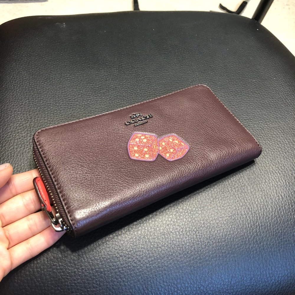 COACH F23647 Accordion Wallet with Dice Motif - Picture 3 of 4